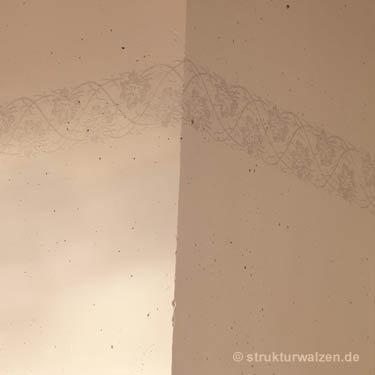 Bordüre auf Beton gerollt